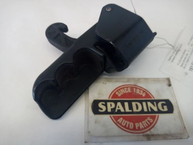 2017 Cascadia Right Hood Latch, A1720861001  (9595079