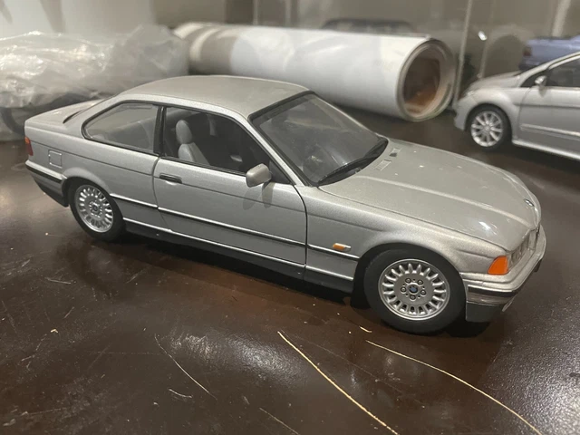 1/18 UT MODELS BMW 330i E46 Silver Sedan Dealer Version