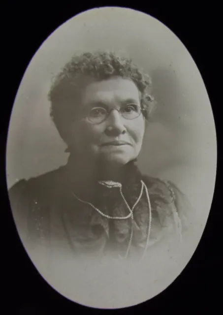 Glass Magic Lantern Slide OLD VICTORIAN WOMAN WITH GLASSES C1890 PHOTO