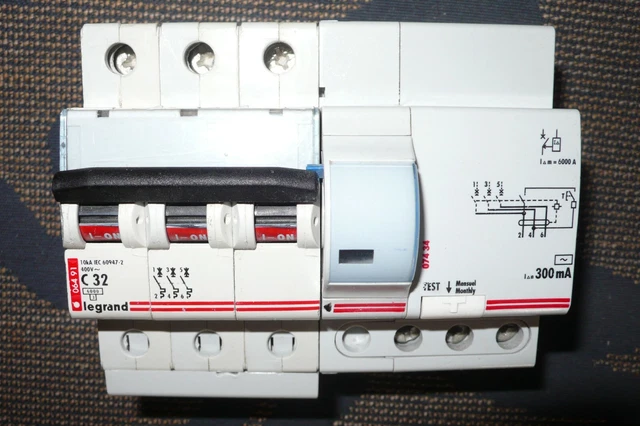 Disjoncteur S200 3P B 32 6kA - ABB2CDS253001R0325