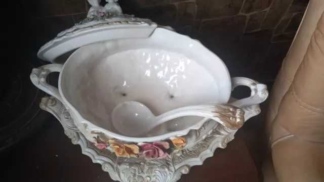 Ancienne soupière en céramique Italienne peinte à décor floral plateau+cuillère