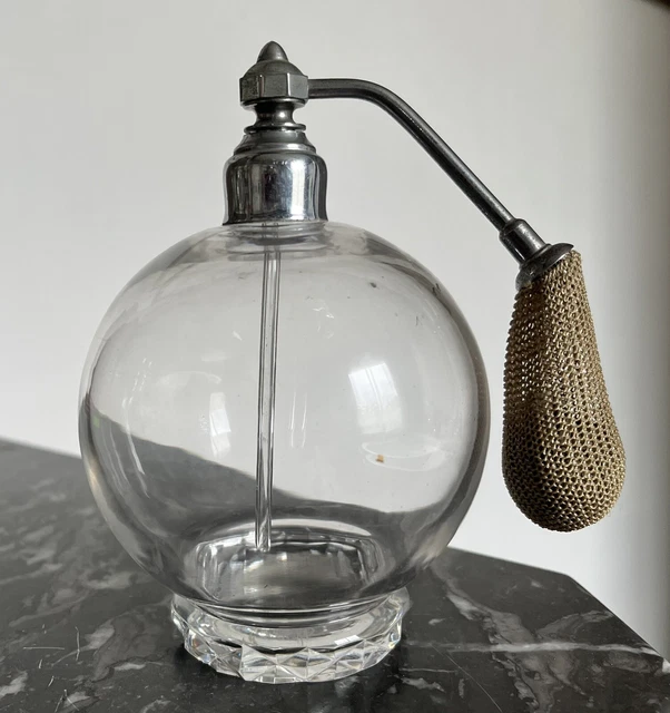 Rare Flacon Vaporisateur en Cristal De Baccarat. Signé.