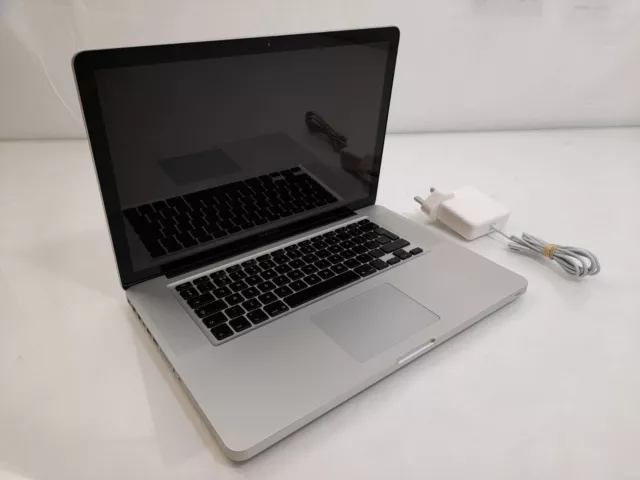 Apple MacBook 9,1 A1286 15.6 in Laptop i7-3820QM 2012 8GB 240 GB SSD High Sierra