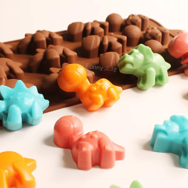 12 Dinosaurs Silicone Mould Chocolate Fondant Jelly Sugar Ice Cube Mold Baking