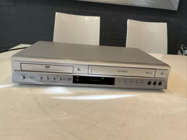 Toshiba SD-24VL  DVD Video Player/VHS Recorder Kombigerät Defekt -Bitte Lesen !