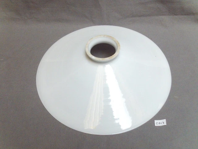 abat jour ancien en opaline blanche , Ø 24,8 cm, à collerette (CB17)