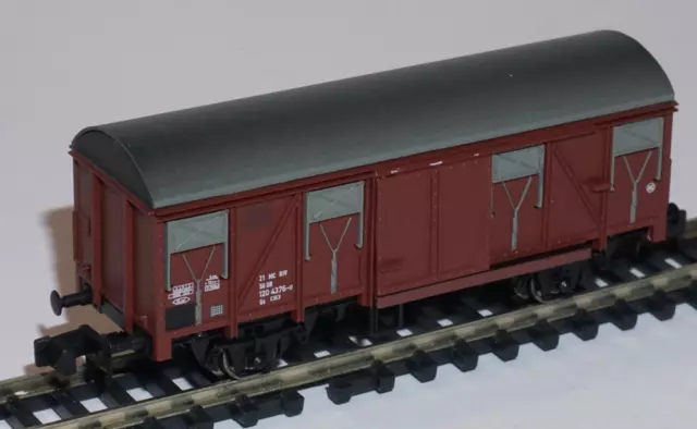 ARNOLD Wagon couvert à porte ouvrante DR N 1/160