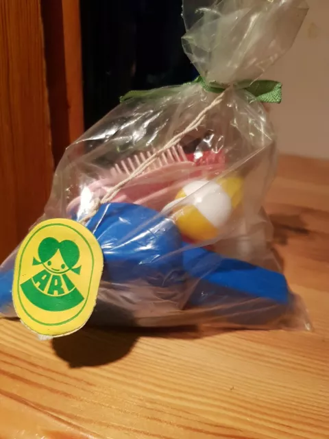 DDR-Spielzeug, originales und verschiedenes Puppenstubenzubehör, ARI-Püppchen !!