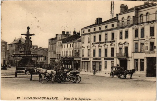 CPA CHALONS-sur-MARNE - Place de la Republique (742642)