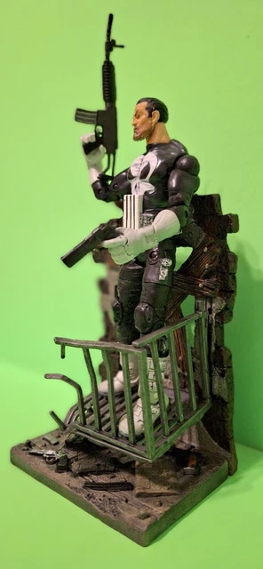 Marvel Legends PUNISHER ToyBiz SERIES 4 + GREAT COMIC THE PUNISHER WAR ZONE # 1 3