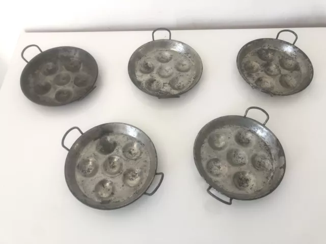 Lot de 5 anciens plats casseroles poeles à escargots en aluminium vintage