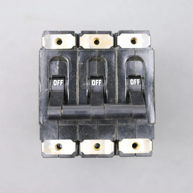 VINTAGE HEINEMANN CIRCUIT Breaker 3Gang 8A 12A Trip 250V 400Hz ReCirk