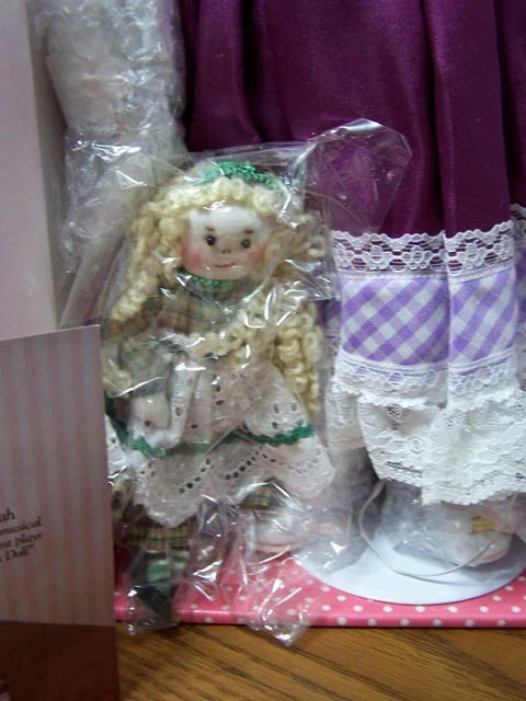 Paradise Galleries Porcelain Doll Treasury Collection  Premier Edition Sarah 14" 2