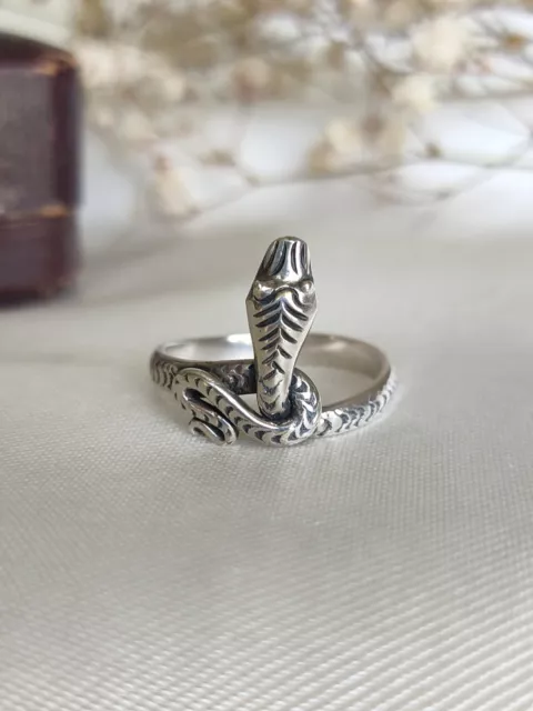 Vintage 925 Sterling Silver Hand Crafted Snake Serpent Ring Size 7 1/4 Or O