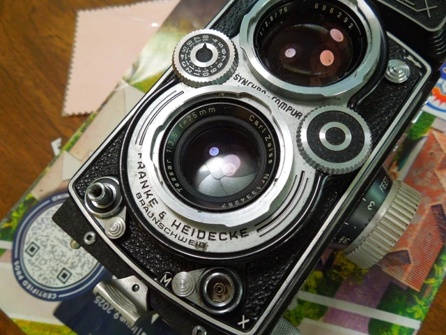 5 Frames with a Rolleiflex 3.5F and Rollei Pan 25 in Tretower Castle