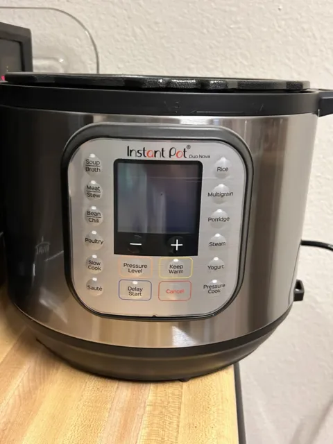 Instant Pot Duo Gourmet 6 Quart Multi-Use Pressure Cooker Only used Once!