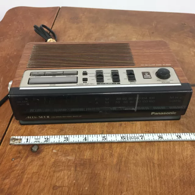 Retro Atomic Mid Century Vintage Panasonic Accu Set Alarm Clock Radio Wood Grain