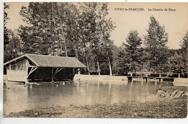 VITRY LE FRANCOIS - Marne - CPA 51 - banks of the Marne - chemin de Blacy washroom