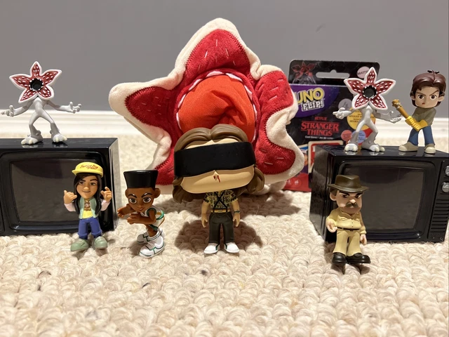 Stranger Things Lot of Figurines & Uno