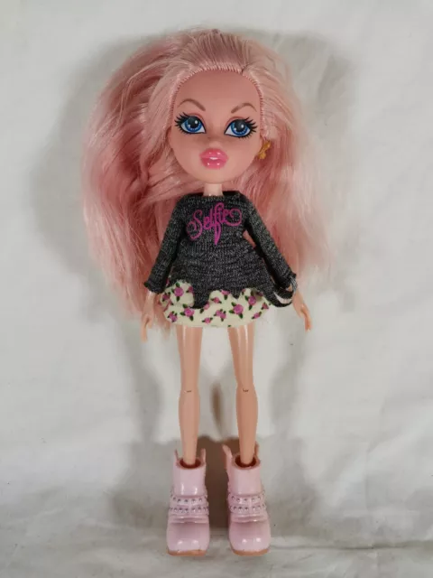 Bratz Chloe Doll Light Pink Hair Selfie Snaps MGA Entertainment 2015