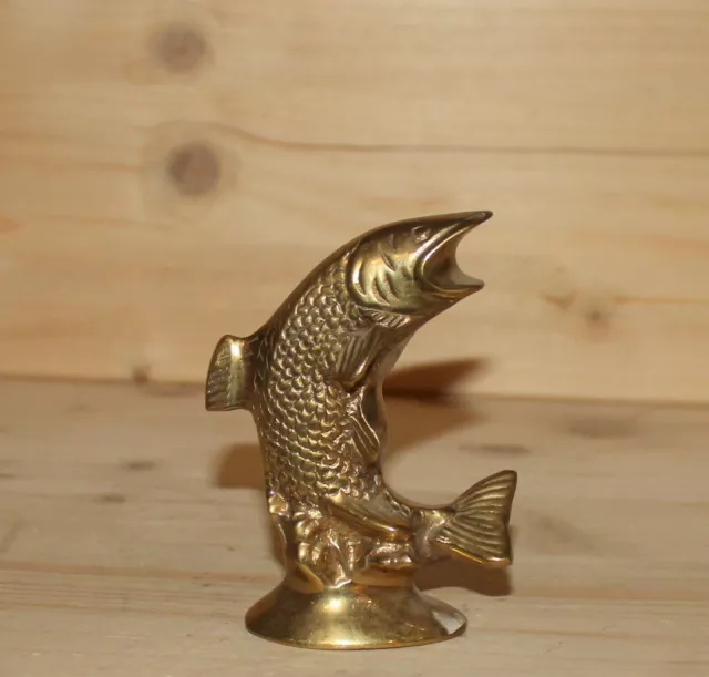 Petite figurine de poisson en laiton vintage faite à la main