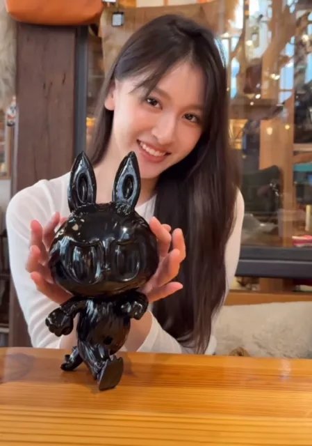 DCON HOW2WORK LABUBU ZIMOMO ST Black Kasing Lung Sofubi Soft DCON HOW2WORK LABUBU ZIMOMO ST Black Kasing Lung Sofubi Soft