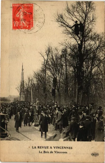 CPA PARIS La Revue a VINCENNES Le Bois de VINCENNES (577498)