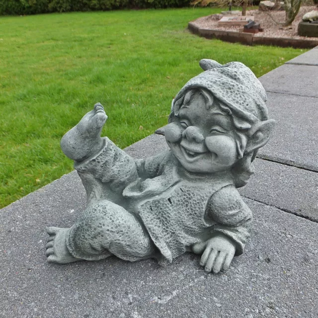 Steinfigur Troll Gnom Wichtel Kobold  liegend Garten Deko Steinguss  Frostsicher