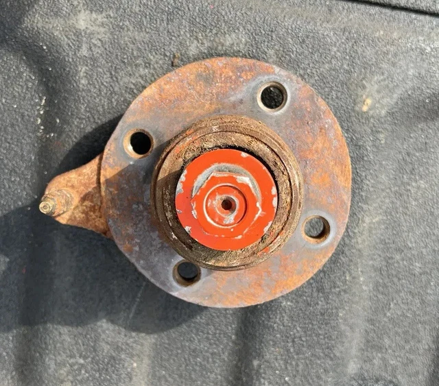 KUBOTA RC4820 MID Mount Mower Right Side Spindle, Pulley Holder 80.00