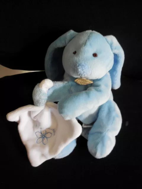 DOUDOU ET COMPAGNIE lapin bleu + mouchoir blanc brodé fleur