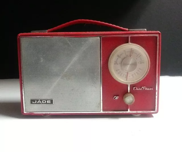 VINTAGE Rare Red Jade REALTONE TRANSISTOR RADIO MODEL 1440-S ORIGINAL CASE