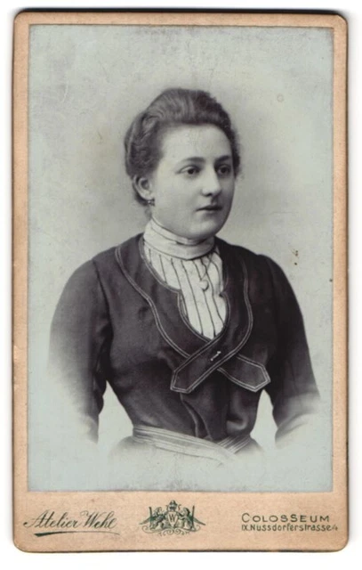 Fotografie Atelier Wehe, Wien, Nussdorferstrasse 4, Portrait junge Dame im Klei