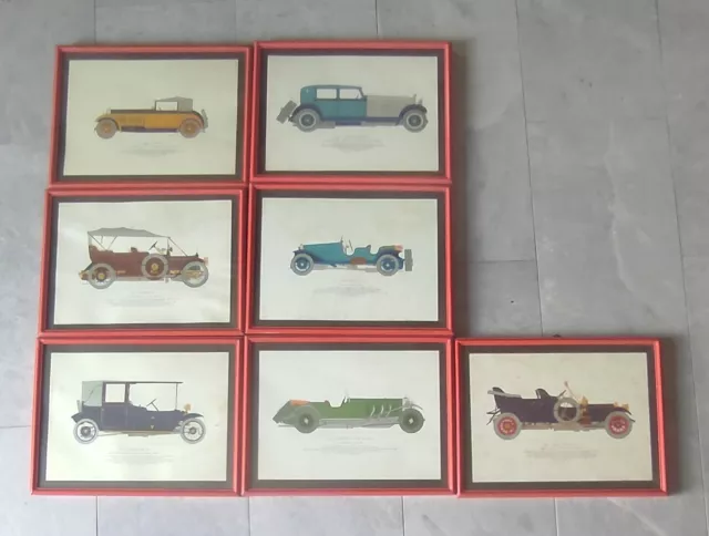 Collezione Di N. 7 Stampe di auto antiche Con Cornice In Legno Di Colore Rosso