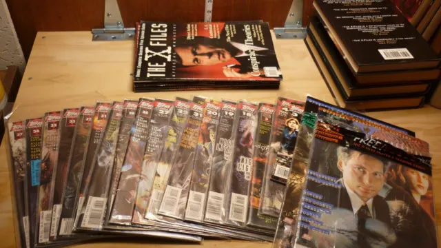 Lot of 27 The X-Files Official Magazines Collectors Comics Great Condition