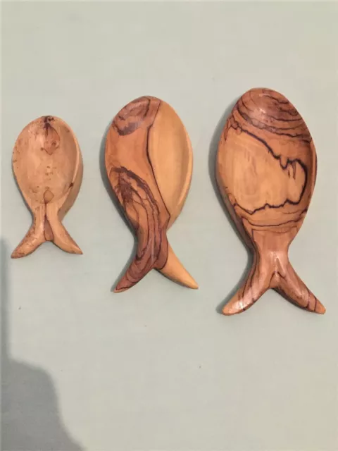 3 Fisch schalen aus Olivenholz Maße ca .L x B x H 22/20/15 X 9/8/6 X H 2 cm