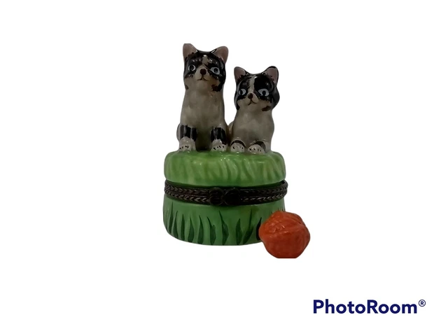 Vintage Porcelain Cats Trinket Box with Ball of Yarn Inside  Rare!!