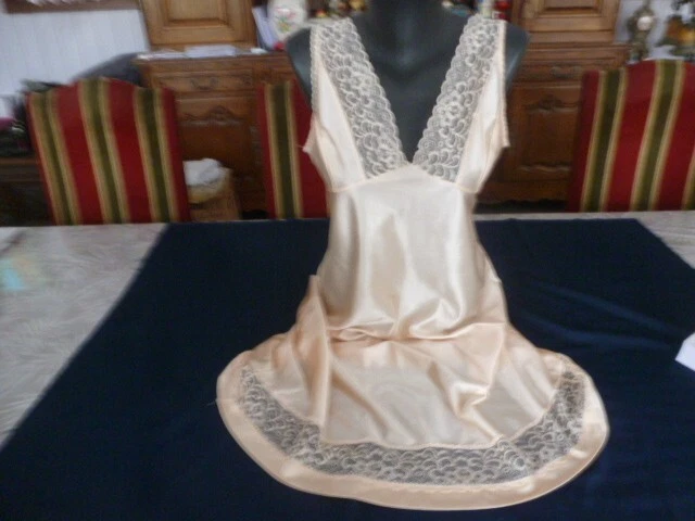 Combinaison Vintage Avec Fond De Robe En Dentelle - Taille 44, Couleur Blanc, Aisselles 46 - Neuf Avec Défauts