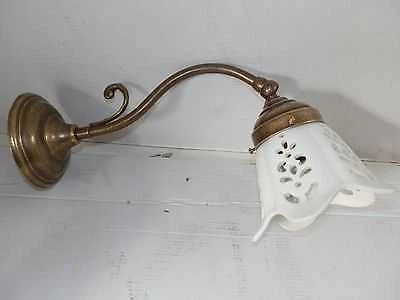 Appliques Lampada da parete in ottone con ceramica traforata bianca