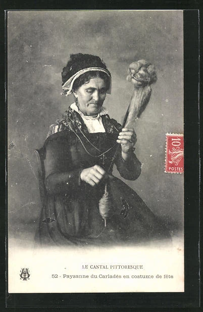 CPA Le Cantal Pictoresque, Peasant of Carlades in party costume, Frau with S