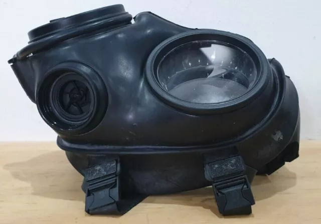 British Army S 10 Respirator, Gas Mask In DPM Bag,Pouch Size 3. 3