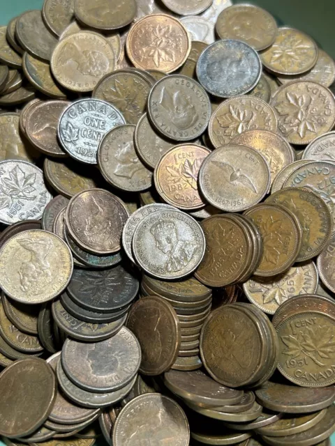 Roll Of Canadian Pennies 1920 - 2003 lots of old dates