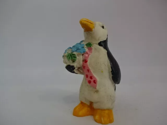 70er Jahre - Pinguin mit Blumen - 50 mm groß