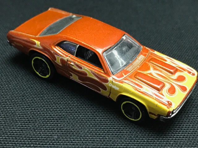 HOT WHEELS '71 Dodge Demon Collectable Vehicle Scale 1:64 EUR 4,29
