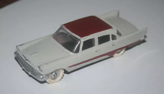 Dinky Toys - De Soto Fireflite - Miniature ancienne ( a restaurer )