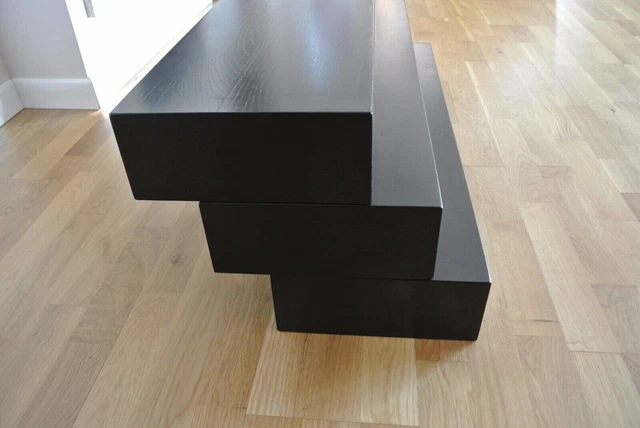 Scalinata in legno di rovere per scale sospese, tinta di nero e...