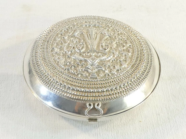 BOITE a bijoux Bonbonniere INDOCHINOISE en ARGENT MASSIF repoussé
