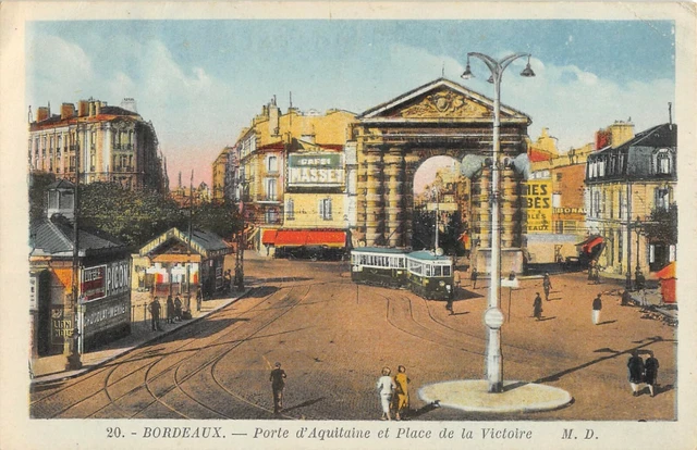 Cpa 33 Bordeaux Place D'aquitaine Et Place De La Victoria