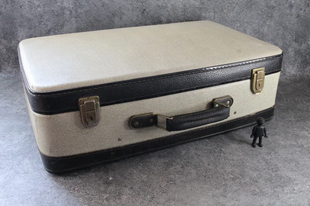Valise en cuir vintage Banque de photographies et d'images à haute résolution - Alamy