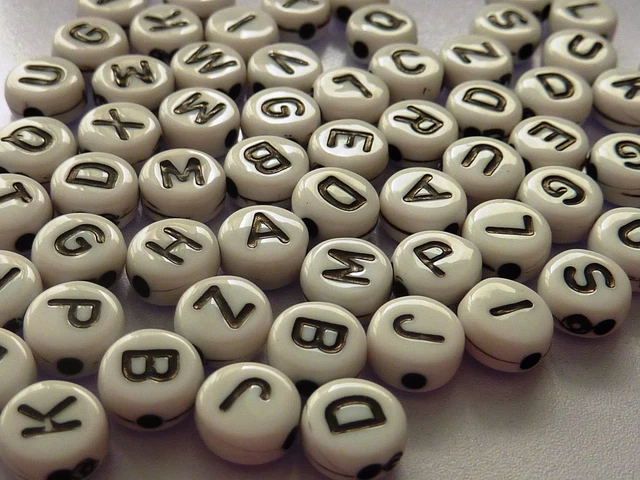 Buchstabenperlen Alphabet A-Z Mix Name Kunststoff Perlen weiß rund 7mm 2038