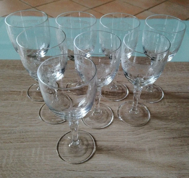 3 verres à liqueur en cristal gravé